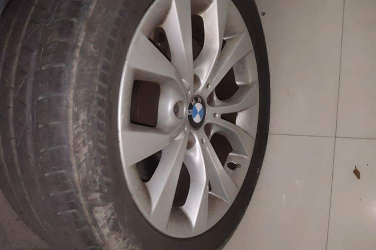 Used BMW X1 2014 sDrive18i Fashion Model Left Front Wheel Hub