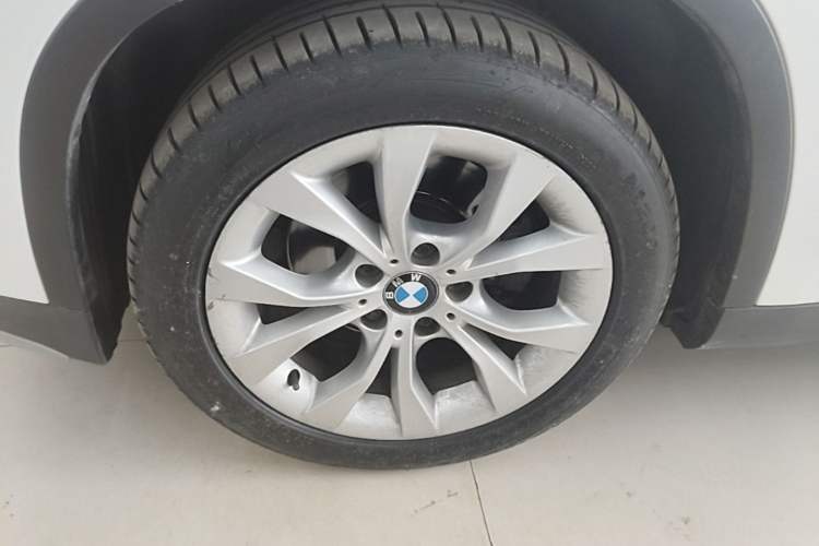 Used BMW X1 2014 sDrive18i Fashion Model Left Front Wheel Hub