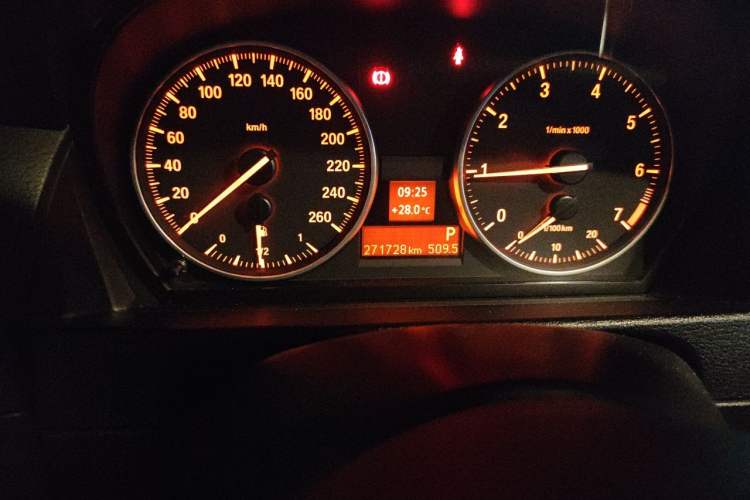 Used BMW X1 2014 sDrive18i Fashion Model Odometer Close Up