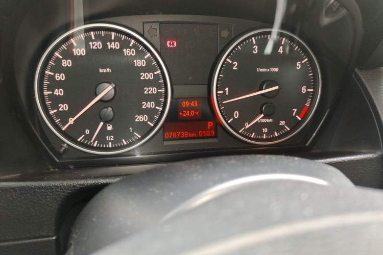 Used BMW X1 2014 sDrive18i Leading Model Odometer Close Up