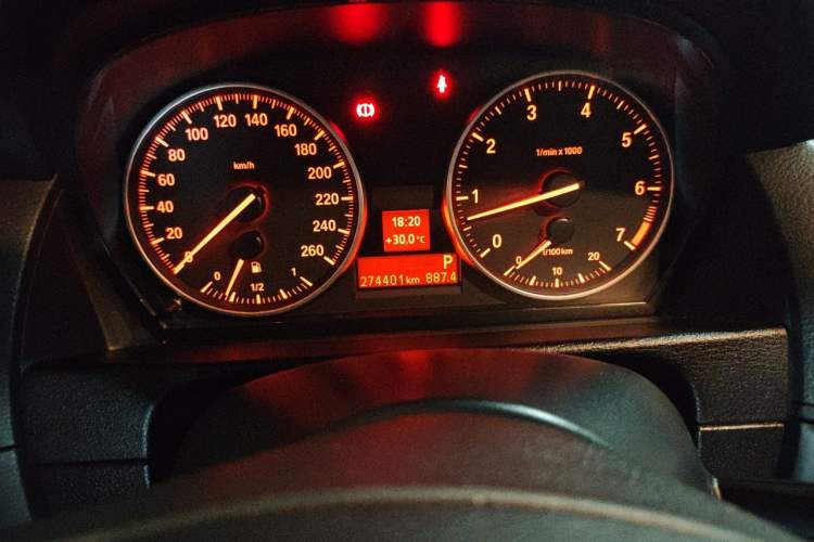 Used BMW X1 2014 sDrive18i Fashion Model Odometer Close Up