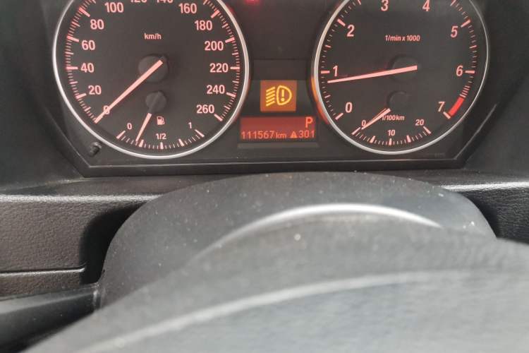 Used BMW X1 2014 sDrive18i Fashion Model Odometer Close Up