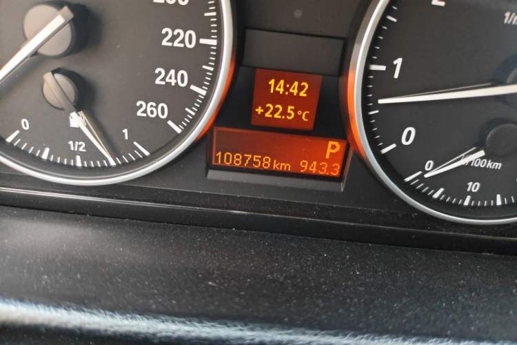 Used BMW X1 2014 sDrive18i Fashion Model Odometer Close Up