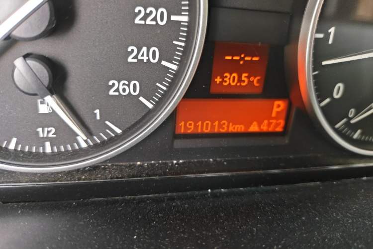 Used BMW X1 2014 sDrive18i Fashion Model Odometer Close Up