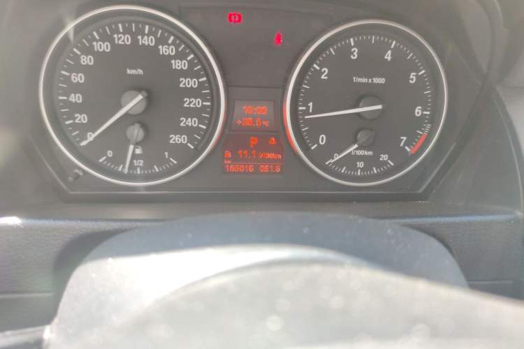 Used BMW X1 2014 xDrive20i Sports Design Package Odometer Close Up