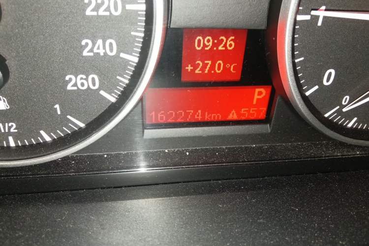 Used BMW X1 2014 sDrive18i Fashion Model Odometer Close Up