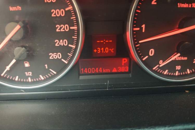 Used BMW X1 2014 sDrive18i Leading Model Odometer Close Up