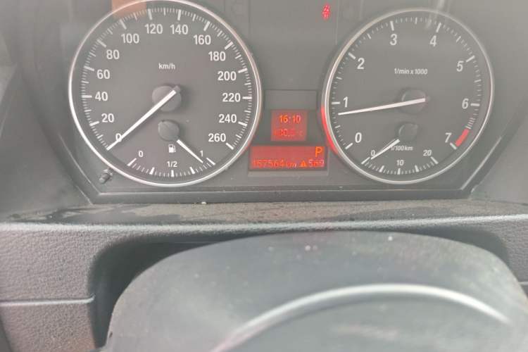 Used BMW X1 2014 sDrive18i Fashion Model Odometer Close Up