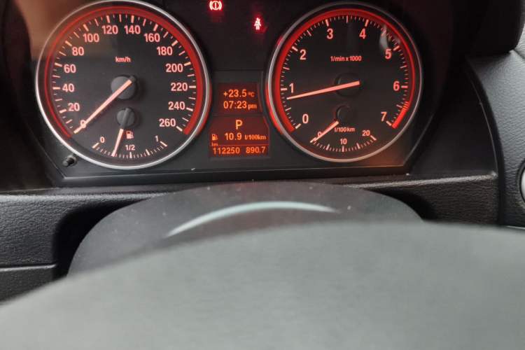 Used BMW X1 2014 xDrive20i Sports Design Package Odometer Close Up