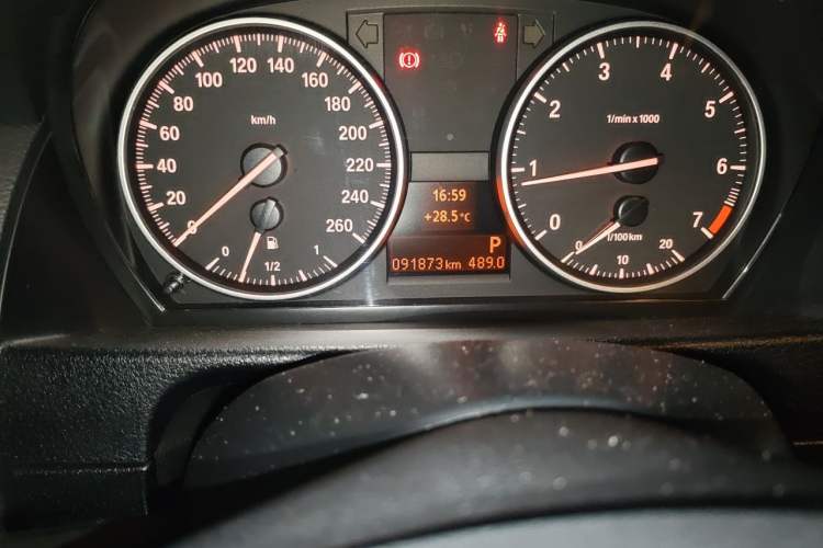 Used BMW X1 2014 sDrive18i Fashion Model Odometer Close Up