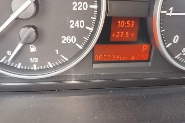 Used BMW X1 2014 sDrive18i Fashion Model Odometer Close Up