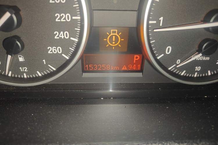 Used BMW X1 2014 sDrive18i Fashion Model Odometer Close Up