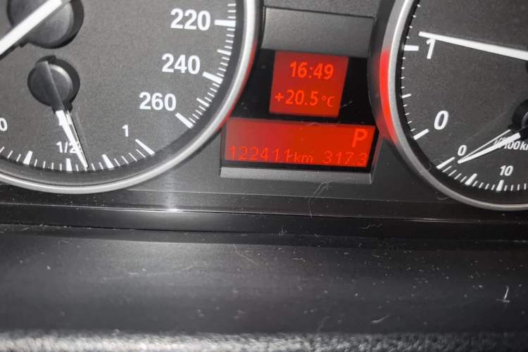 Used BMW X1 2014 sDrive18i Fashion Model Odometer Close Up
