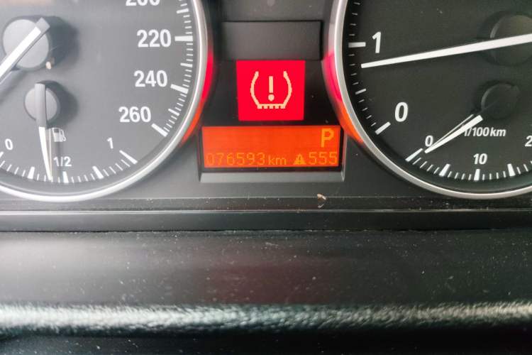 Used BMW X1 2014 sDrive18i Fashion Model Odometer Close Up