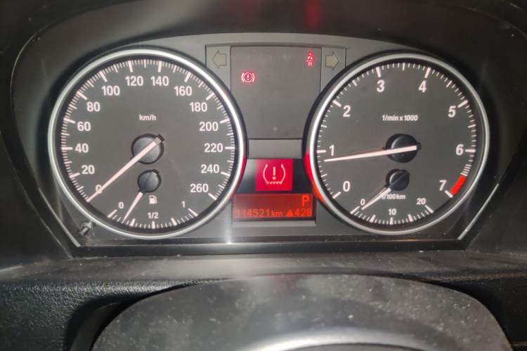 Used BMW X1 2014 sDrive18i Fashion Model Odometer Close Up