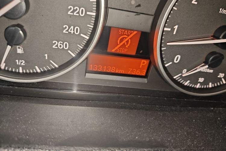 Used BMW X1 2014 sDrive18i Leading Model Odometer Close Up
