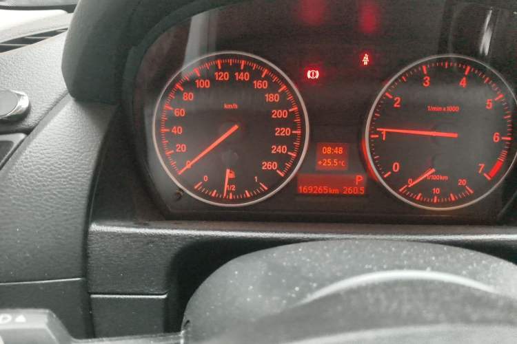 Used BMW X1 2014 sDrive18i Fashion Model Odometer Close Up