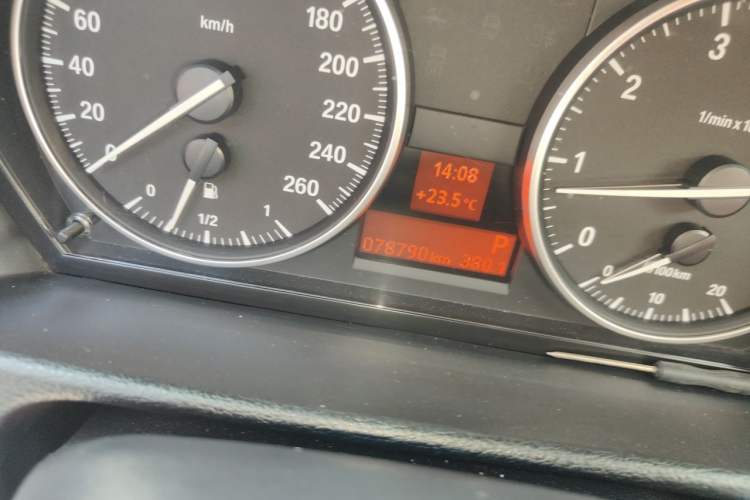Used BMW X1 2014 sDrive18i Fashion Model Odometer Close Up