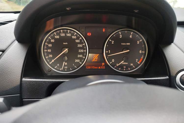 Used BMW X1 2014 sDrive18i Fashion Model Odometer Close Up