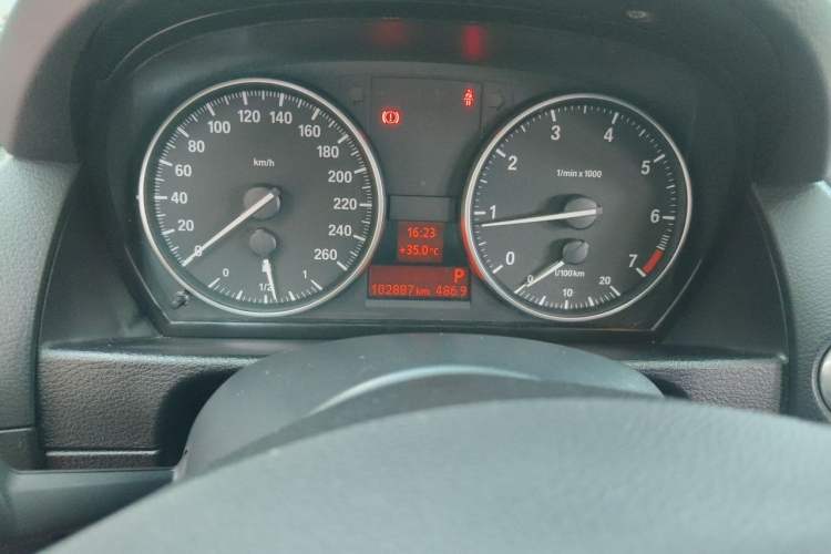 Used BMW X1 2014 sDrive18i Fashion Model Odometer Close Up