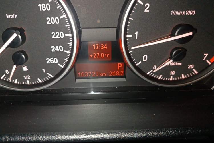 Used BMW X1 2014 sDrive18i Fashion Model Odometer Close Up