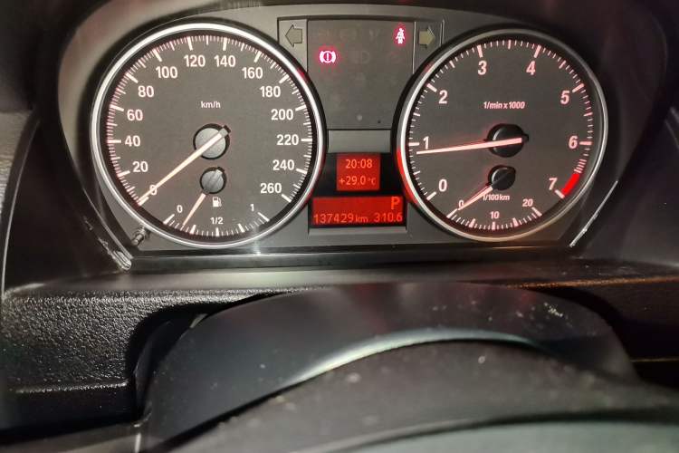 Used BMW X1 2014 sDrive18i Fashion Model Odometer Close Up