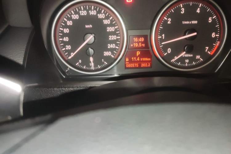 Used BMW X1 2014 xDrive20i Sports Design Package Odometer Close Up