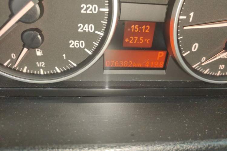 Used BMW X1 2014 sDrive18i Fashion Model Odometer Close Up