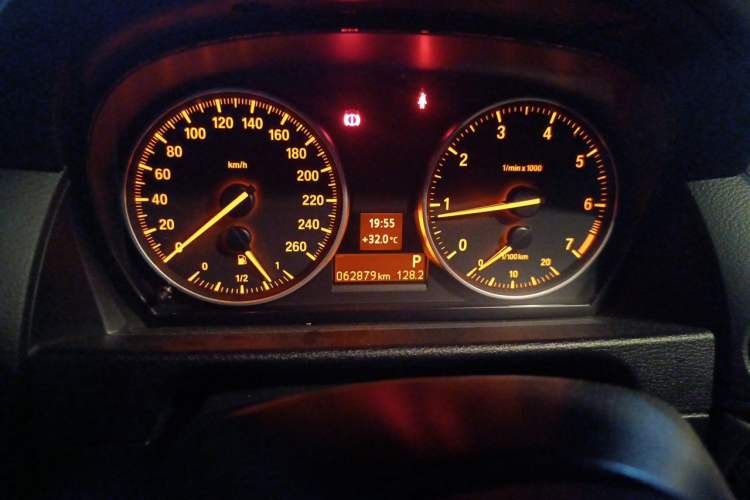 Used BMW X1 2014 sDrive18i Fashion Model Odometer Close Up