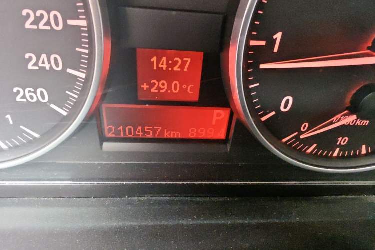 Used BMW X1 2014 sDrive18i Leading Model Odometer Close Up