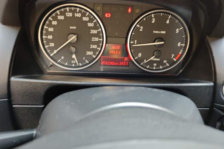 Used BMW X1 2014 sDrive18i Fashion Model Odometer Close Up