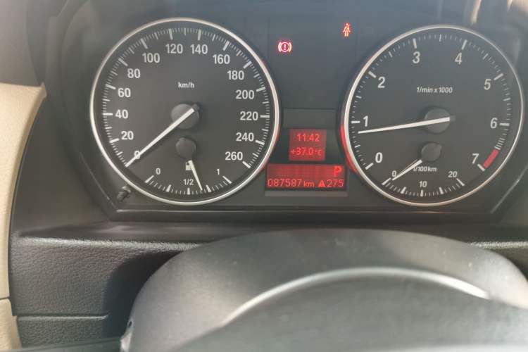 Used BMW X1 2014 sDrive18i Fashion Model Odometer Close Up