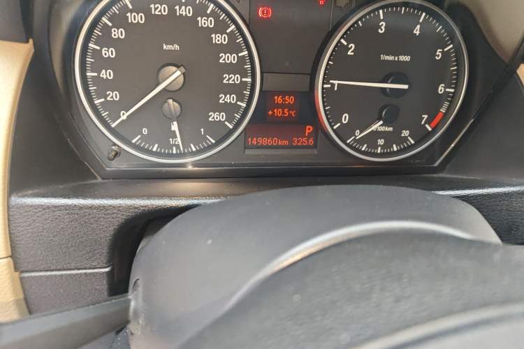 Used BMW X1 2014 sDrive18i Leading Model Odometer Close Up