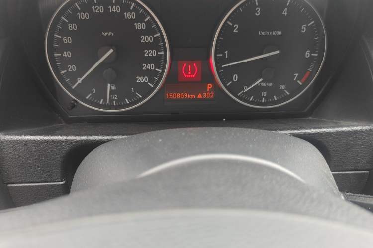 Used BMW X1 2014 sDrive18i Fashion Model Odometer Close Up