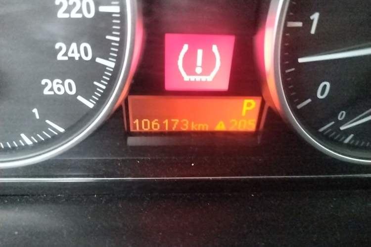 Used BMW X1 2014 sDrive18i Fashion Model Odometer Close Up