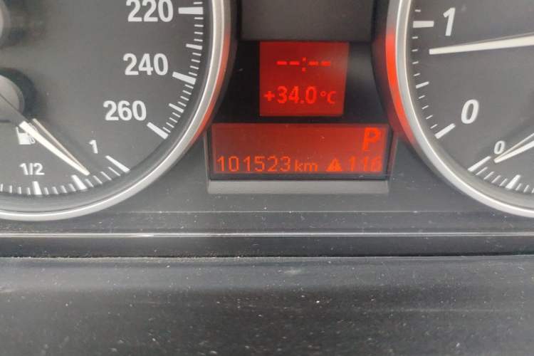 Used BMW X1 2014 sDrive18i Fashion Model Odometer Close Up