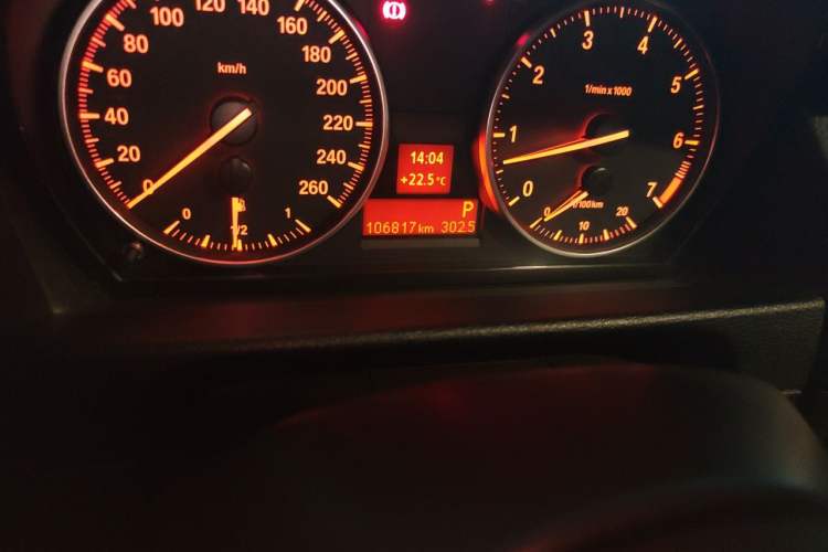 Used BMW X1 2014 sDrive18i Fashion Model Odometer Close Up