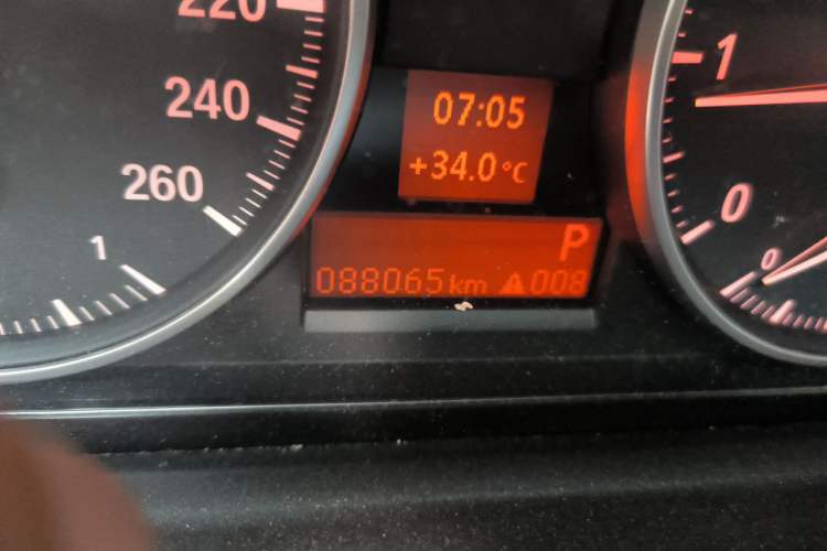 Used BMW X1 2014 sDrive18i Leading Model Odometer Close Up