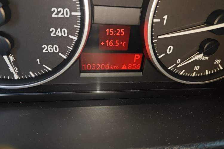 Used BMW X1 2014 sDrive18i Fashion Model Odometer Close Up