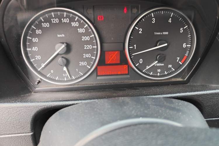 Used BMW X1 2014 sDrive18i Fashion Model Odometer Close Up