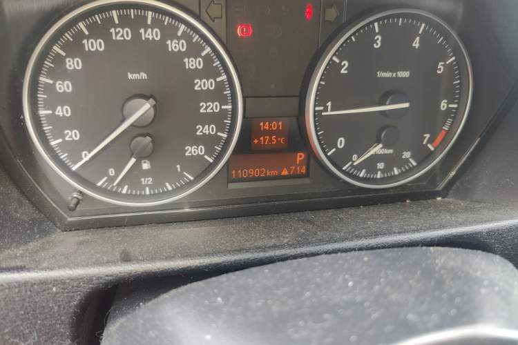 Used BMW X1 2014 sDrive18i Fashion Model Odometer Close Up