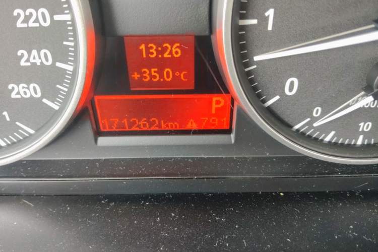 Used BMW X1 2014 sDrive18i Fashion Model Odometer Close Up