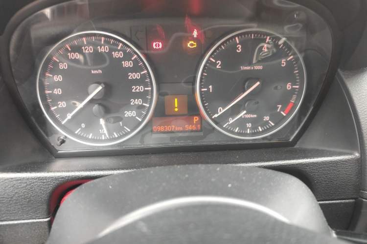 Used BMW X1 2014 sDrive18i Leading Model Odometer Close Up