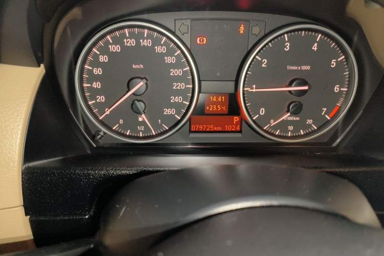Used BMW X1 2014 sDrive18i Leading Model Odometer Close Up
