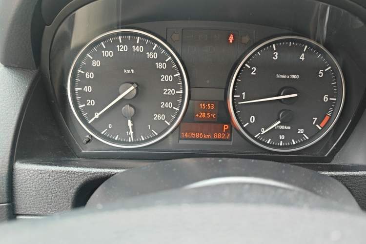 Used BMW X1 2014 sDrive18i Leading Model Odometer Close Up