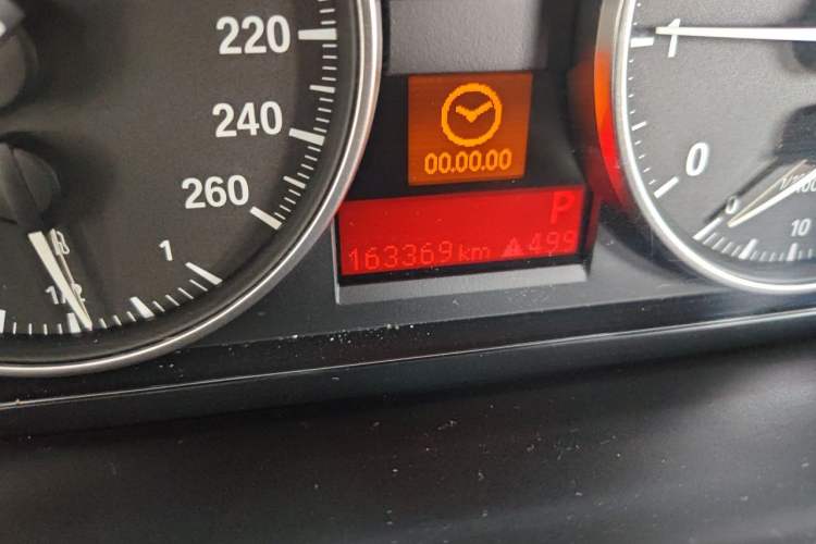 Used BMW X1 2014 sDrive18i Fashion Model Odometer Close Up