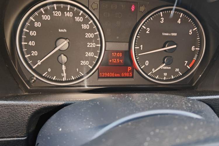 Used BMW X1 2014 sDrive20i Sports Design Package Odometer Close Up