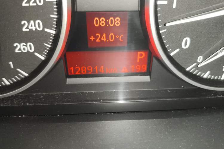 Used BMW X1 2014 sDrive18i Fashion Model Odometer Close Up