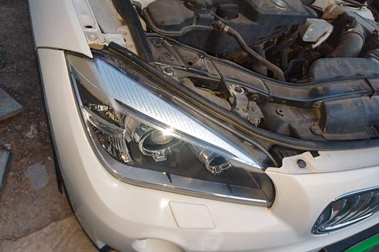 Used BMW X1 2014 sDrive18i Fashion Model Right Front Headlight