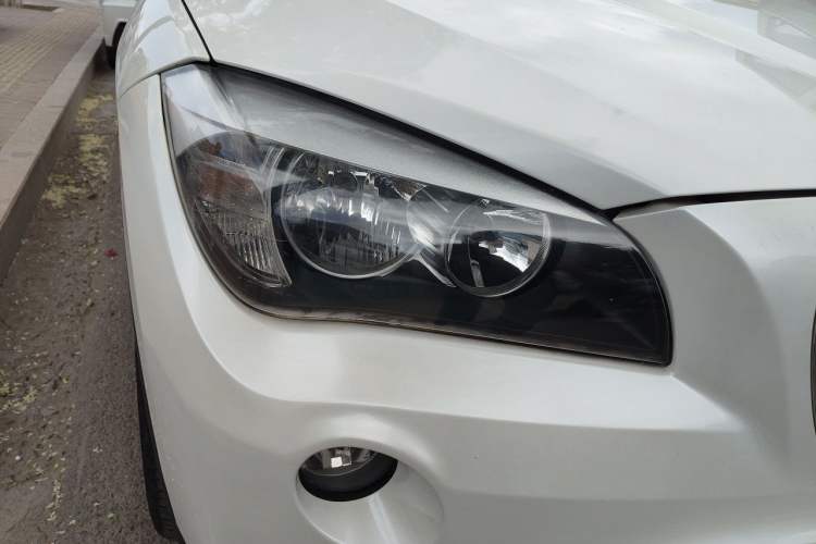 Used BMW X1 2014 sDrive18i Fashion Model Right Front Headlight
